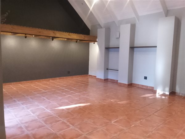 109  m² Commercial space