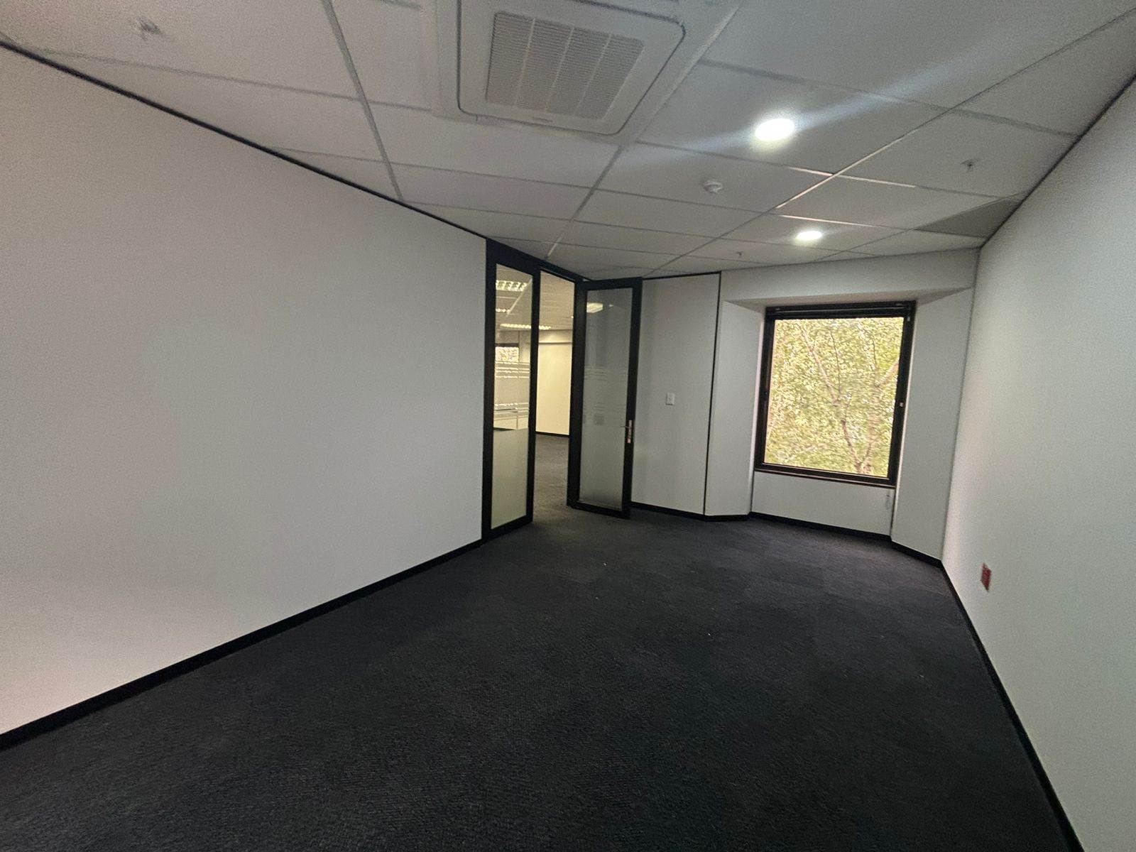 125  m² Commercial space in Parktown photo number 19