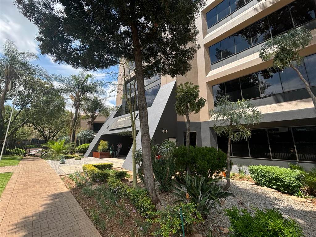 125  m² Commercial space in Parktown photo number 3