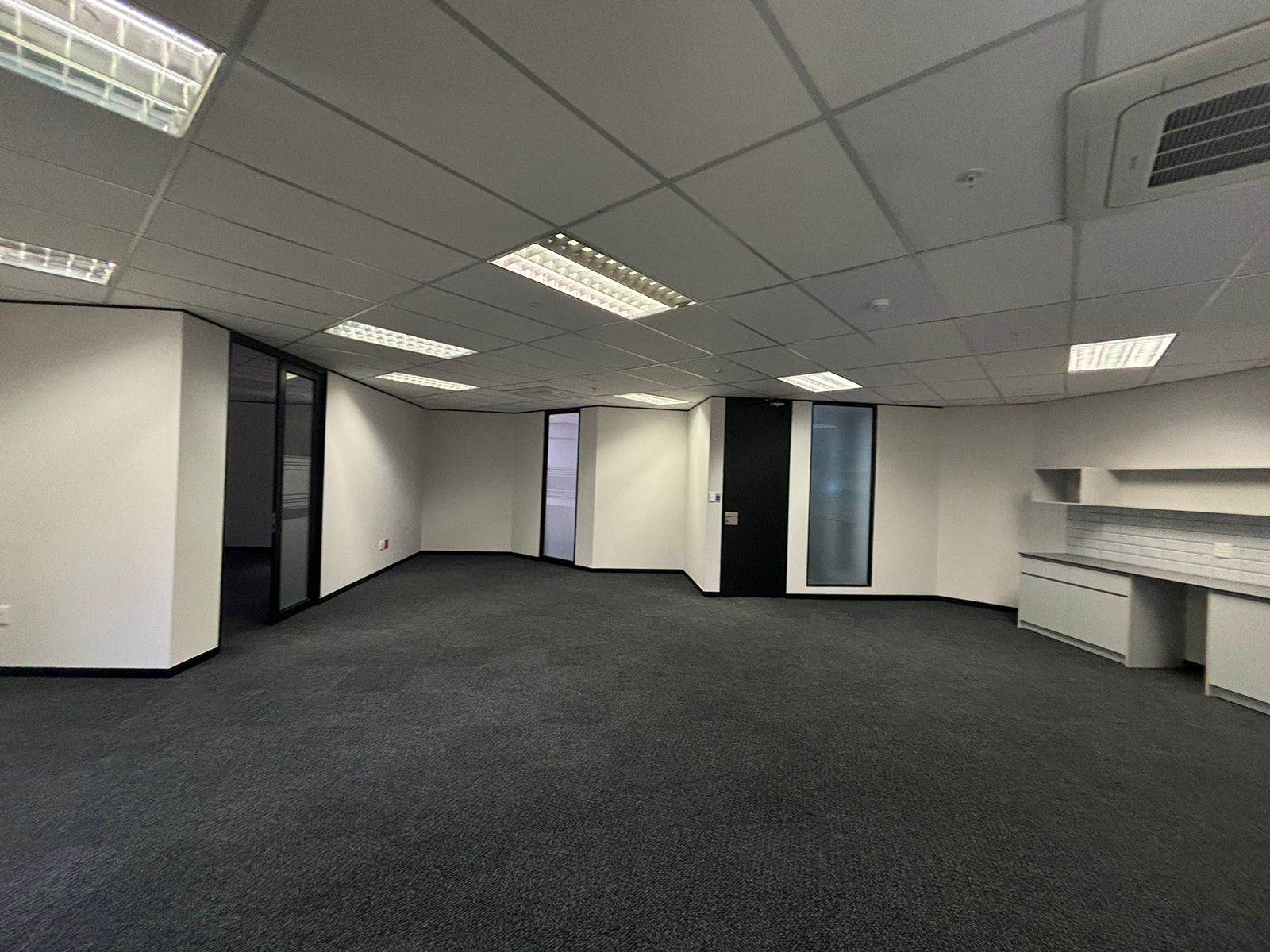 125  m² Commercial space in Parktown photo number 18