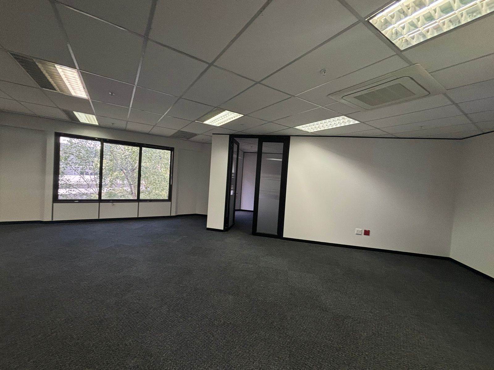 125  m² Commercial space in Parktown photo number 12