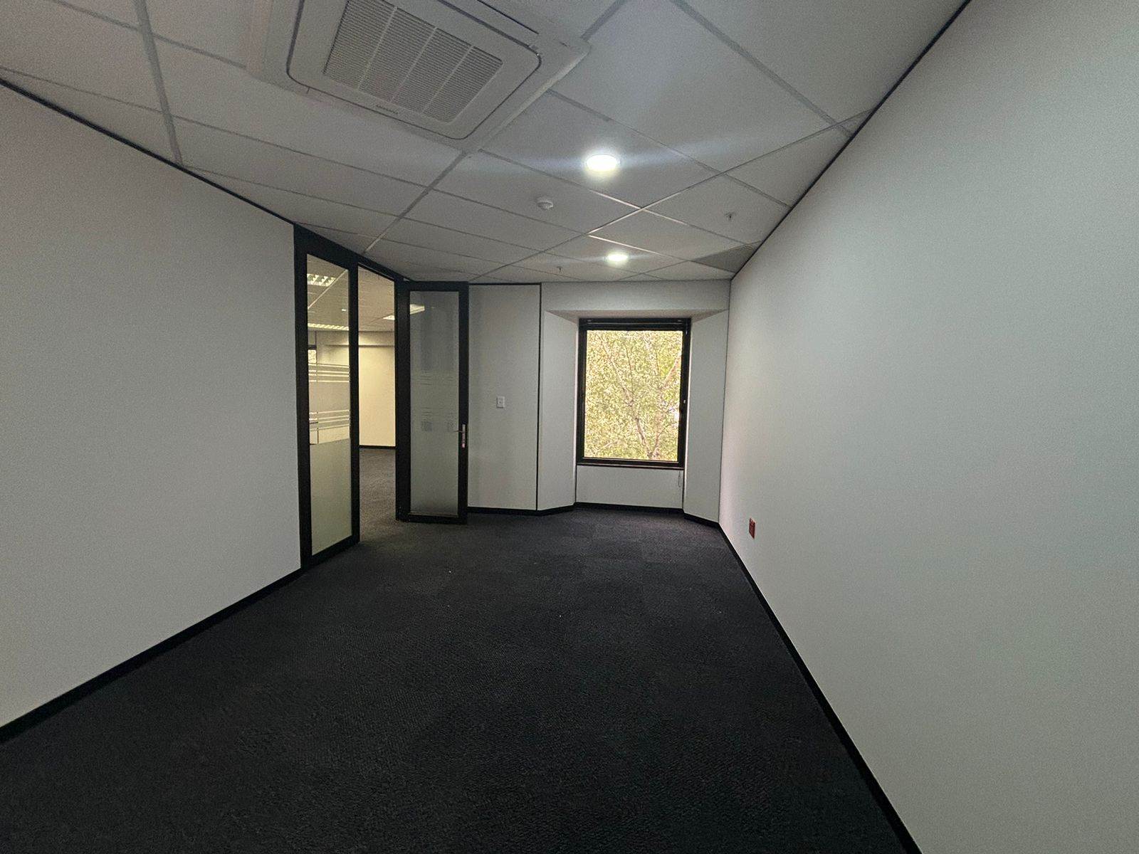 125  m² Commercial space in Parktown photo number 20