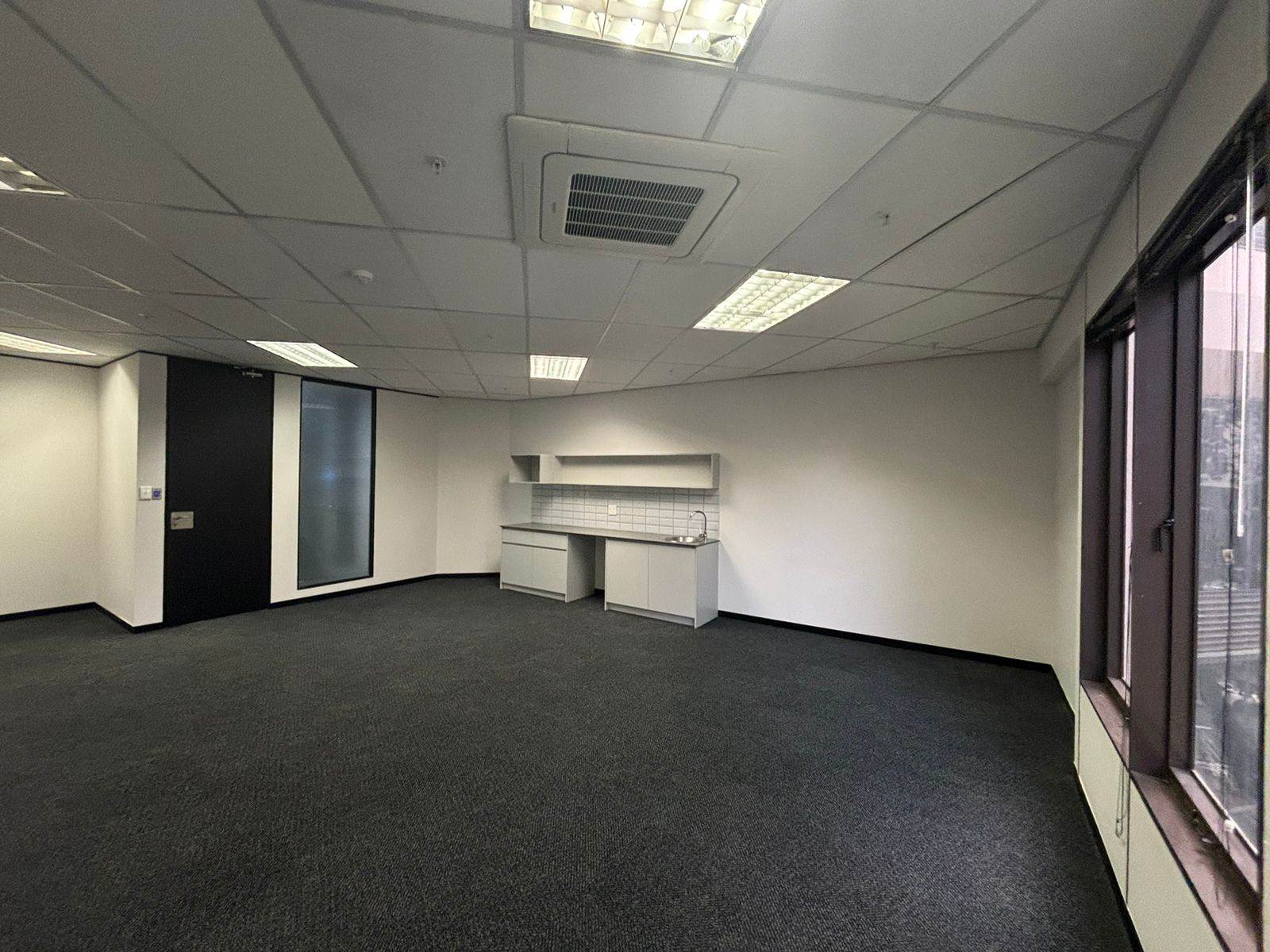 125  m² Commercial space in Parktown photo number 15