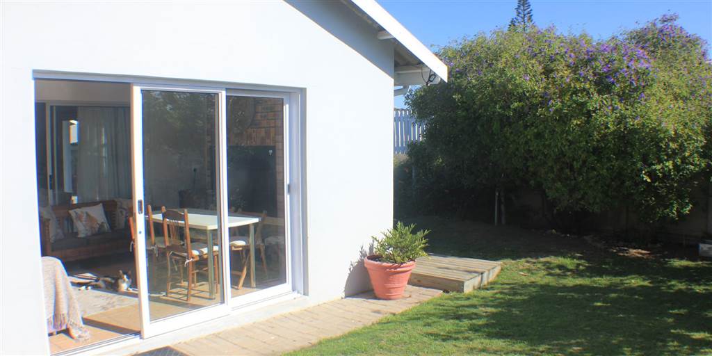 4 Bed House in Mossel Bay Ext 15 photo number 4