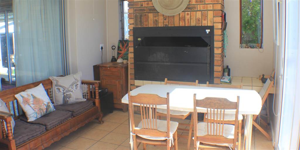 4 Bed House in Mossel Bay Ext 15 photo number 6
