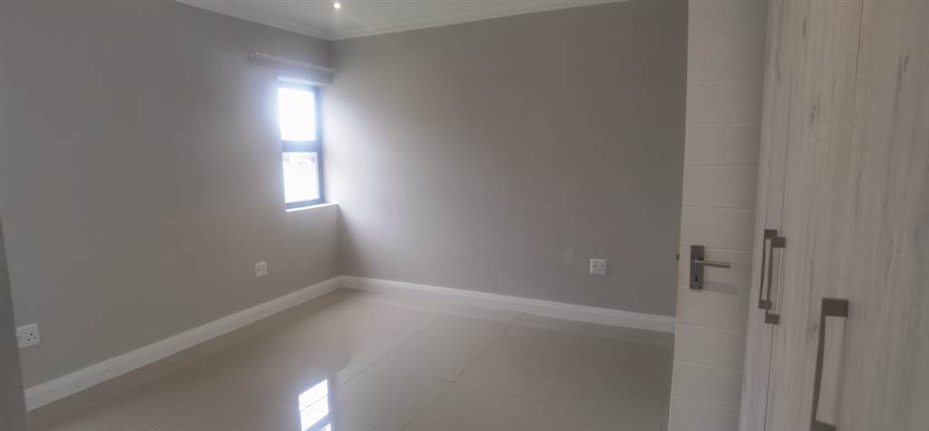 2 Bed Townhouse in Parsons Vlei photo number 12