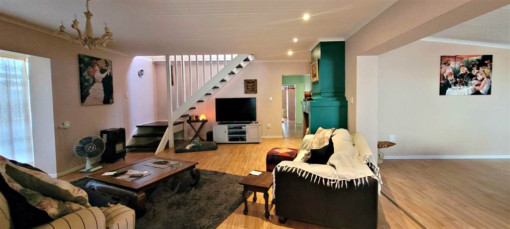 4 Bed House in Swellendam photo number 5