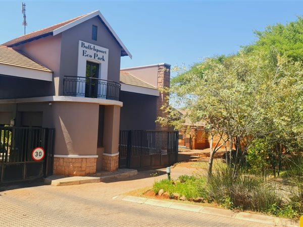 992 m² Land available in Buffelspoort