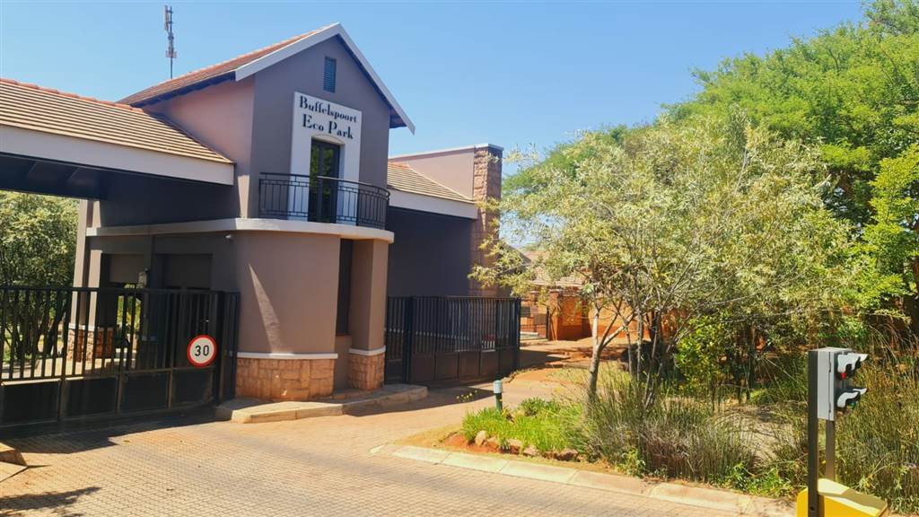992 m² Land available in Buffelspoort photo number 1