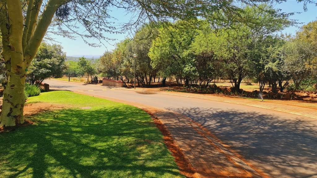 992 m² Land available in Buffelspoort photo number 5