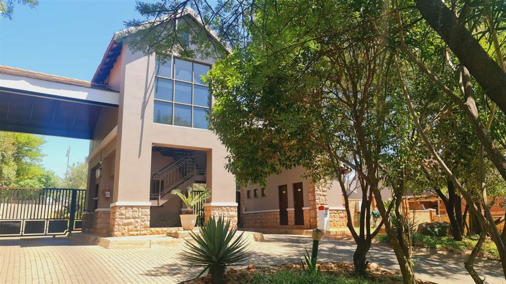 992 m² Land available in Buffelspoort photo number 12