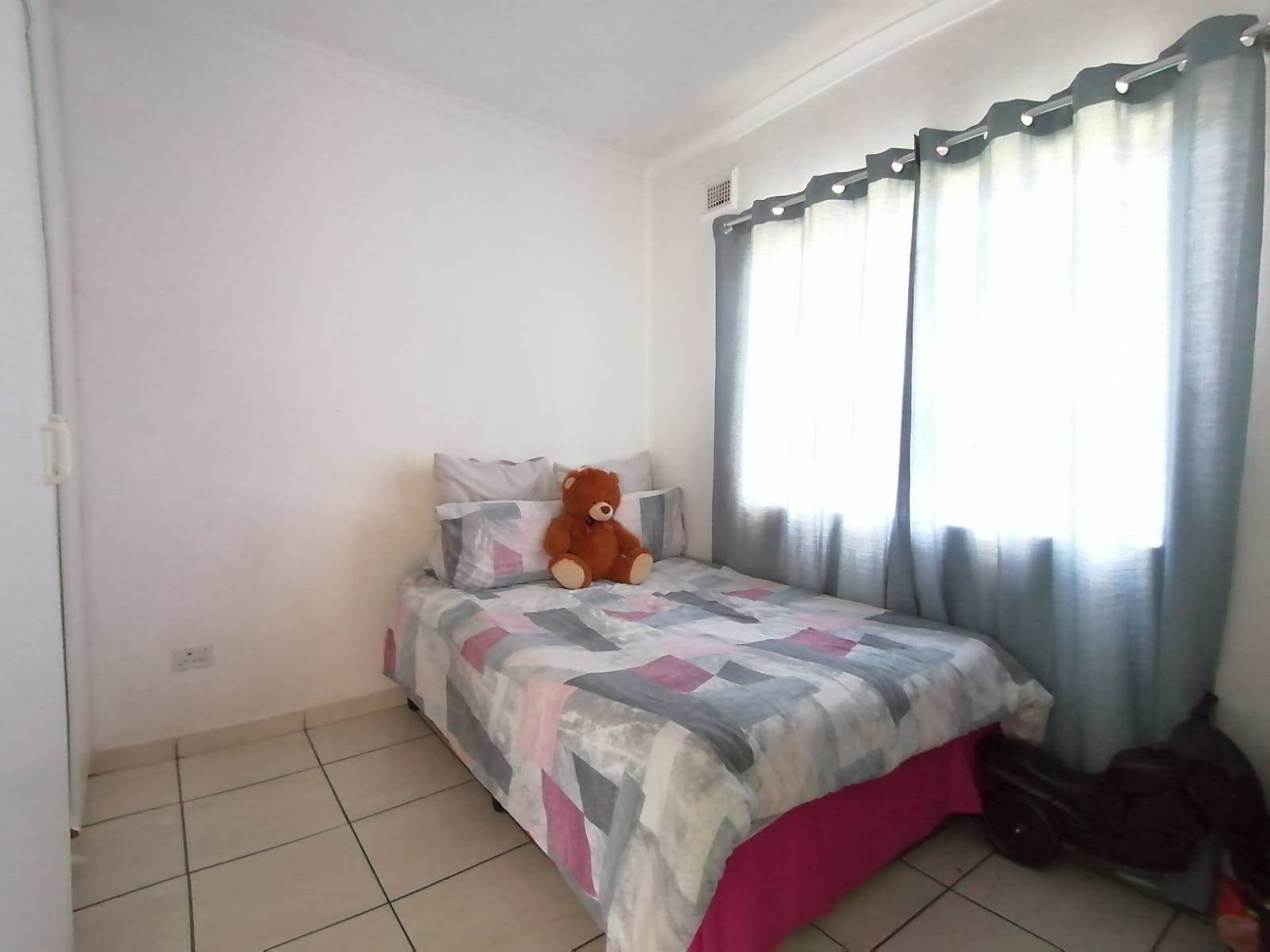 2 Bed Flat in Empangeni Central photo number 11