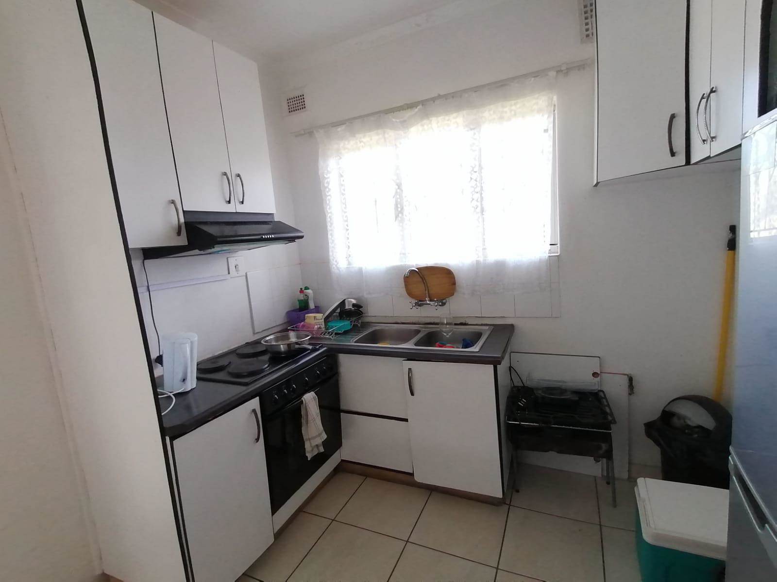 2 Bed Flat in Empangeni Central photo number 2