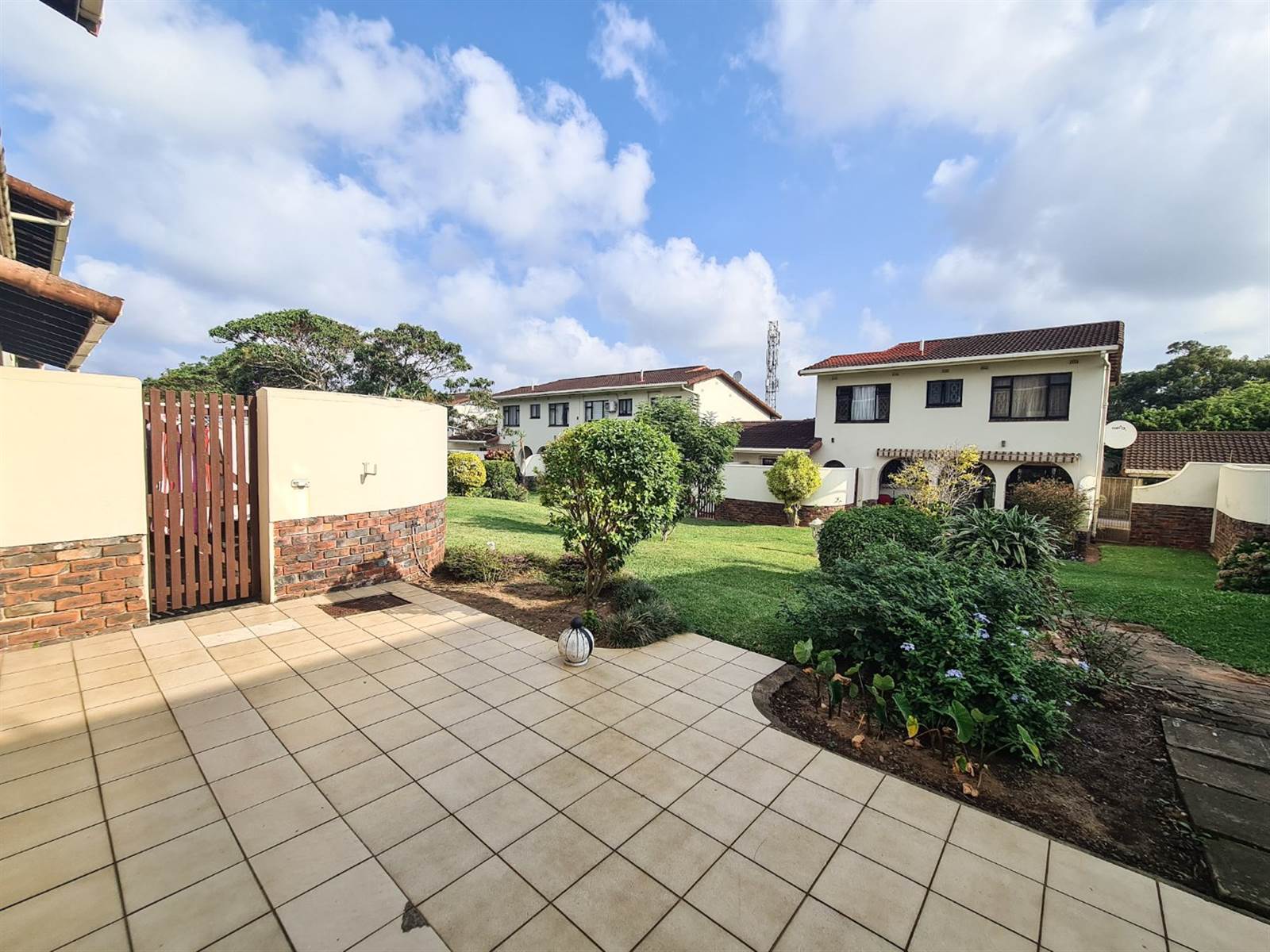 3 Bed Townhouse in Umtentweni photo number 5