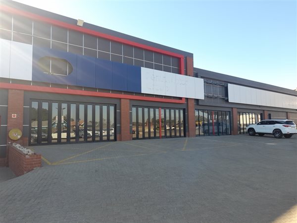 1150  m² Retail Space