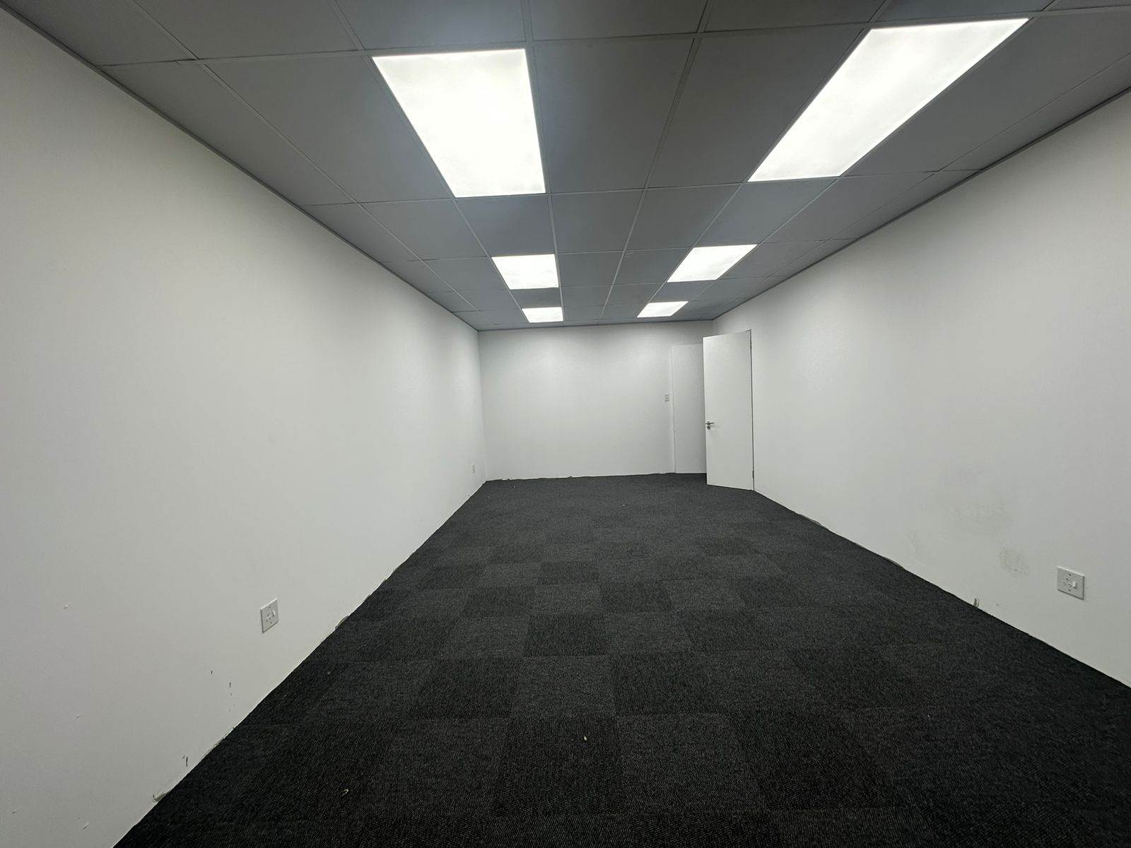 64  m² Commercial space in New Redruth photo number 3