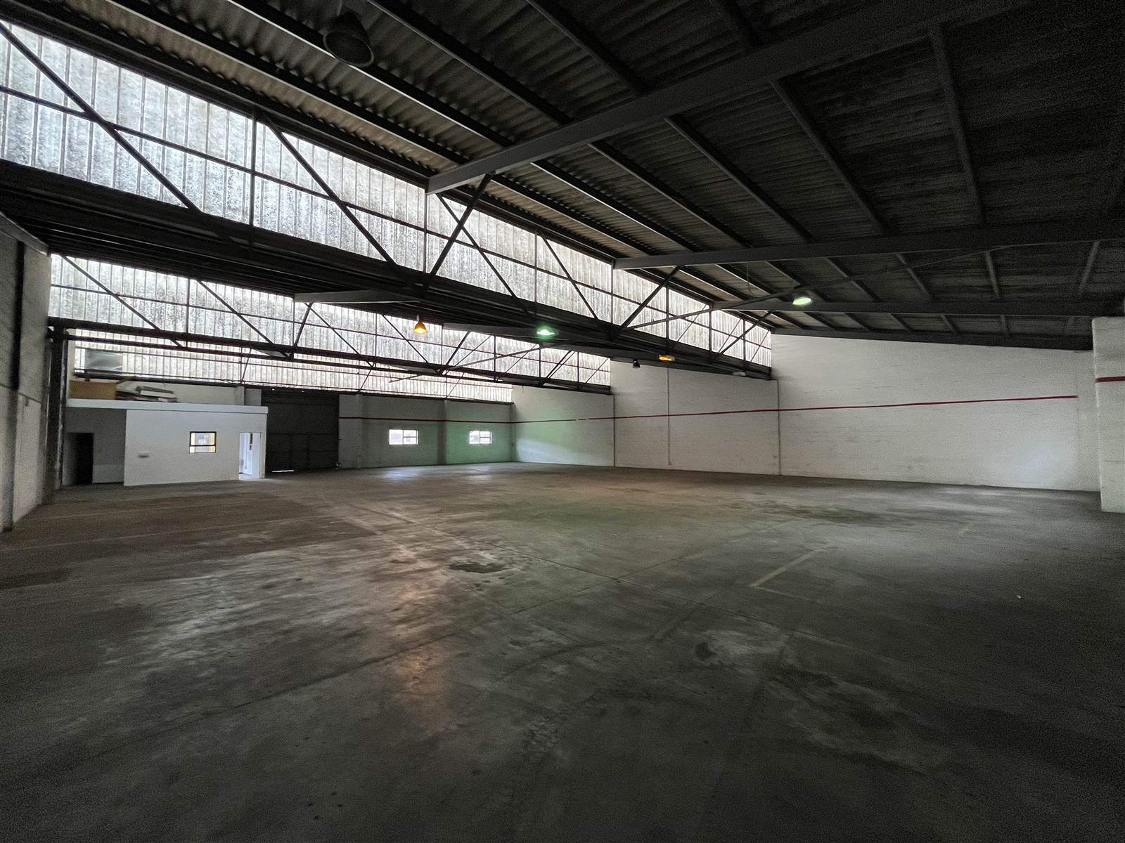 720  m² Industrial space in Airport Industria photo number 5