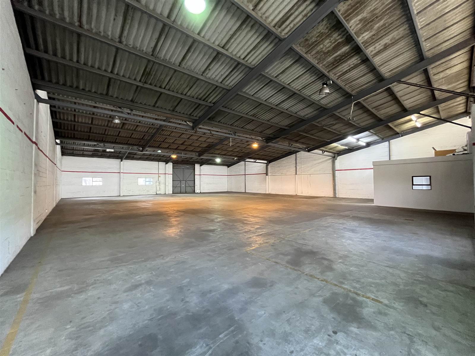 720  m² Industrial space in Airport Industria photo number 3