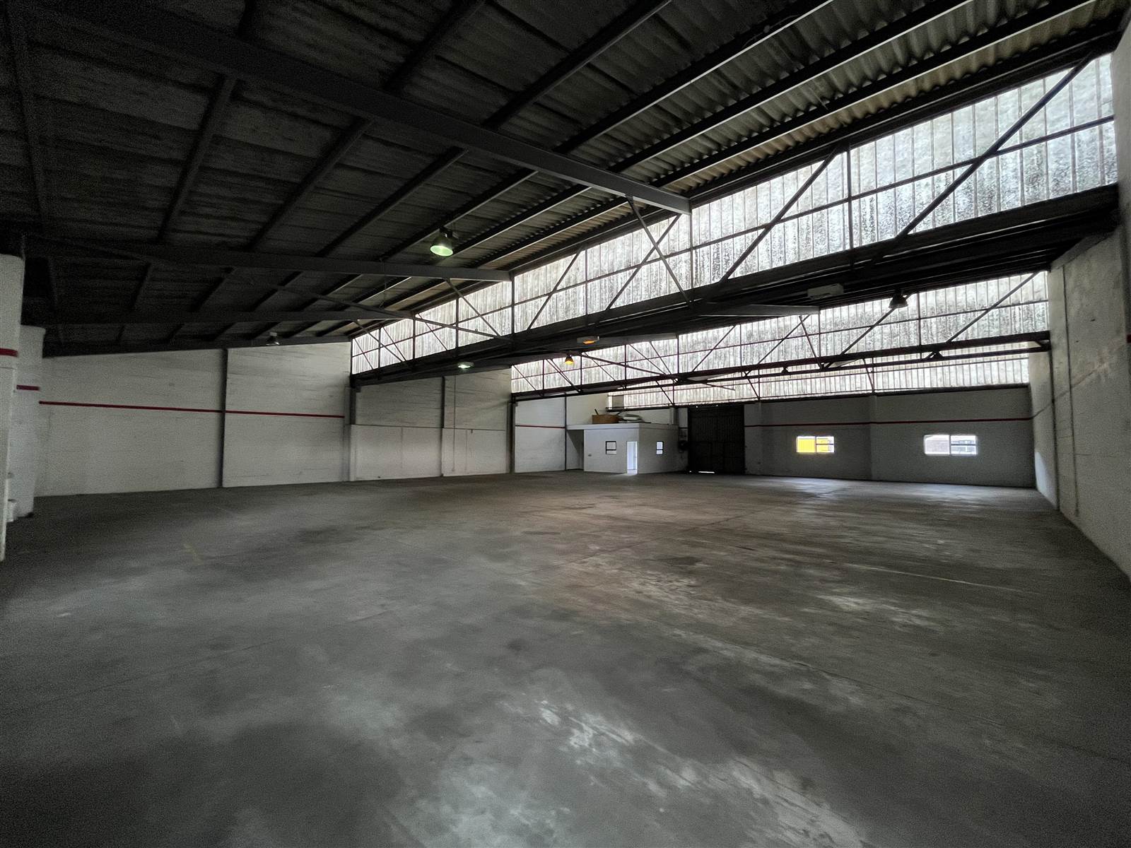 720  m² Industrial space in Airport Industria photo number 4