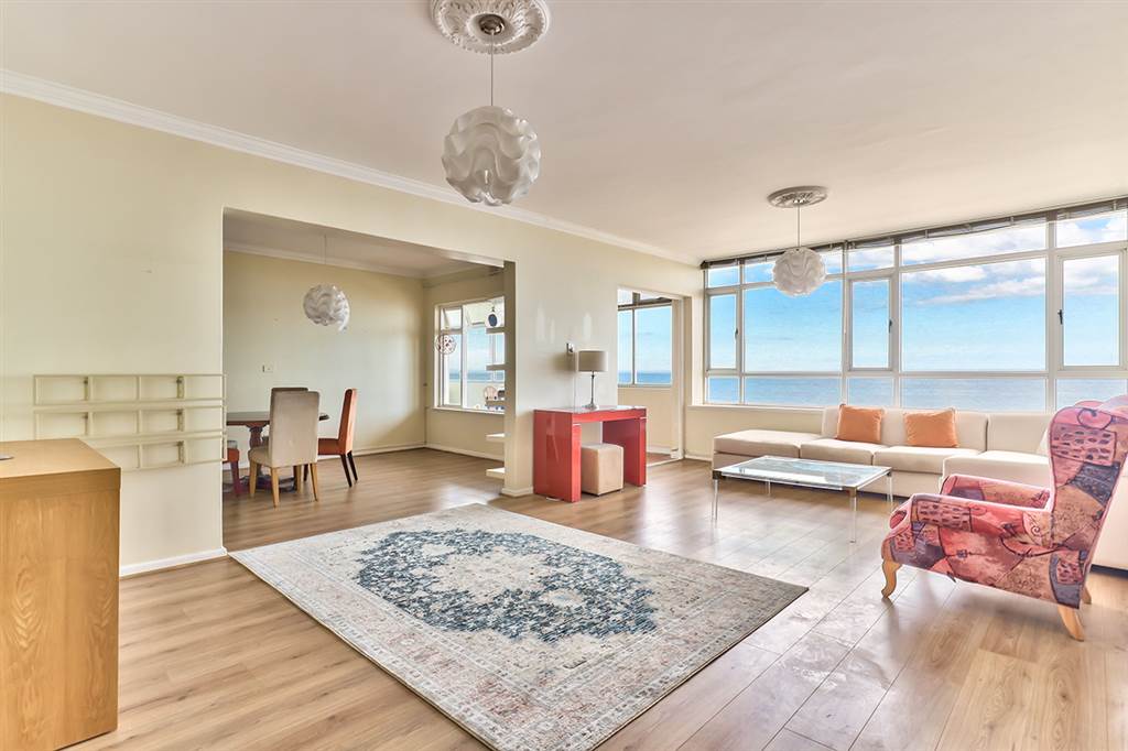 2 Bed Apartment in Sea Point photo number 5