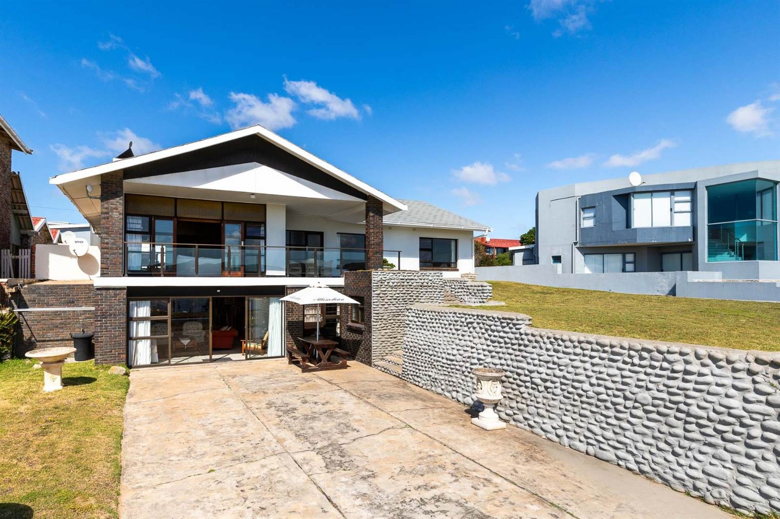 6 Bed House in Stilbaai photo number 2
