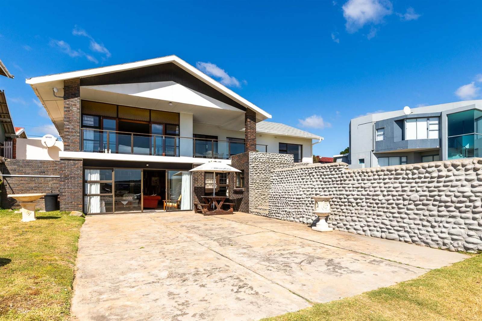 6 Bed House in Stilbaai photo number 4