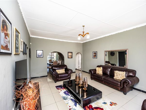 4 Bedroom House 4 Bedroom House