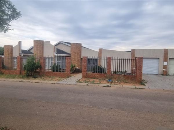 5 Bedroom House