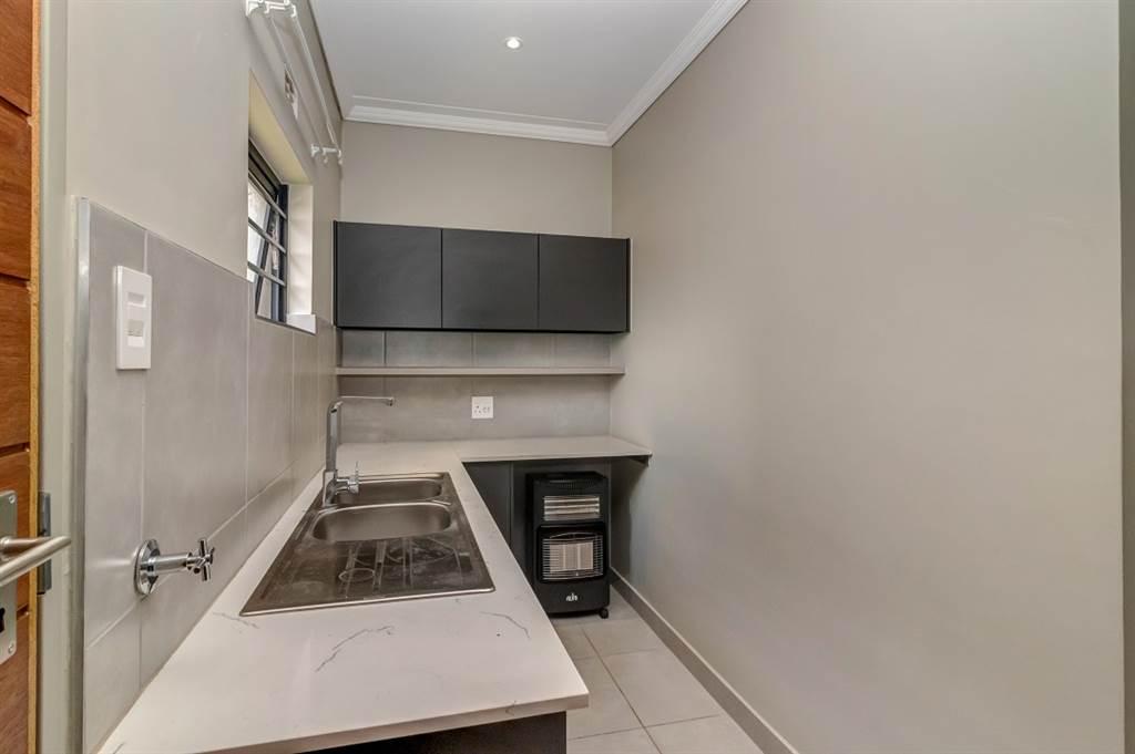 4 Bed House in Randpark Ridge photo number 17