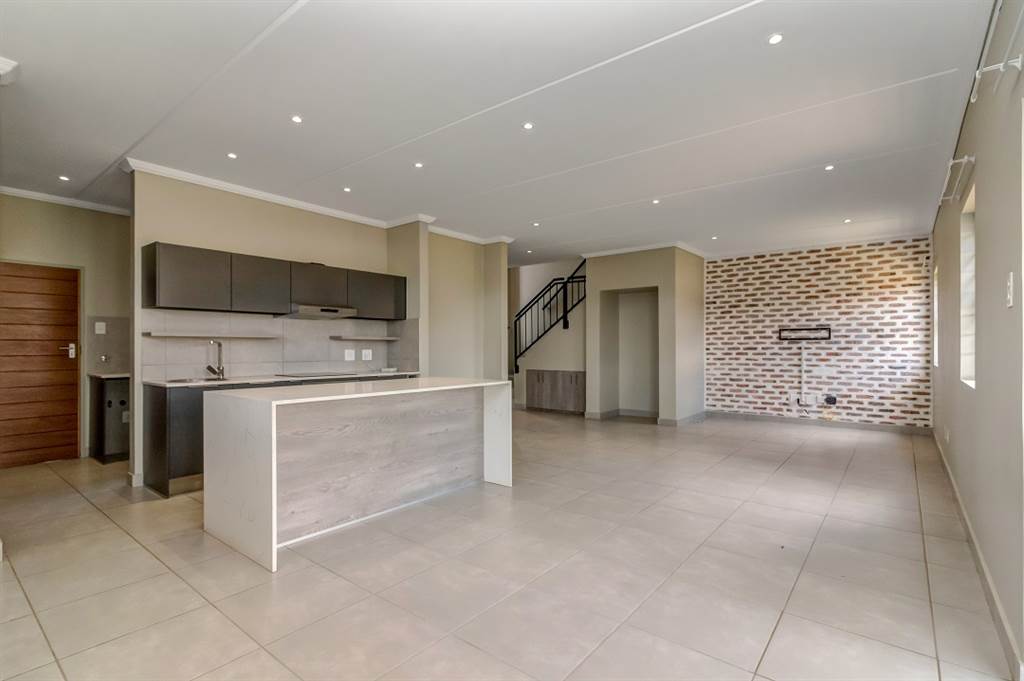 4 Bed House in Randpark Ridge photo number 11