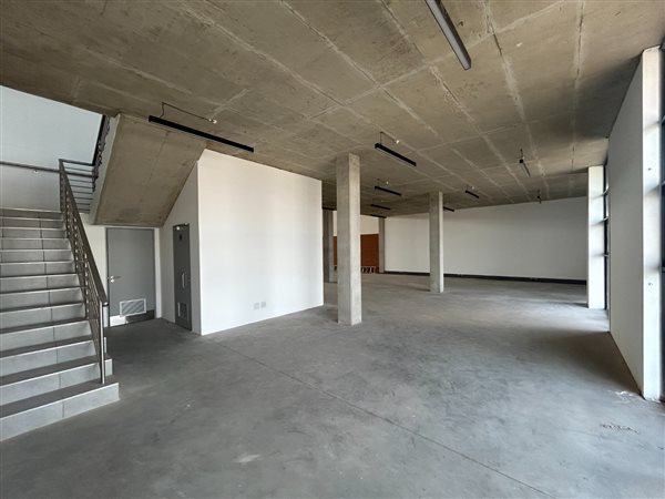 606  m² Industrial space