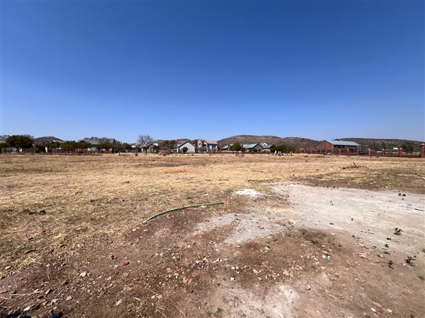 1 023 m² Land