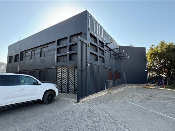 808  m² Industrial space