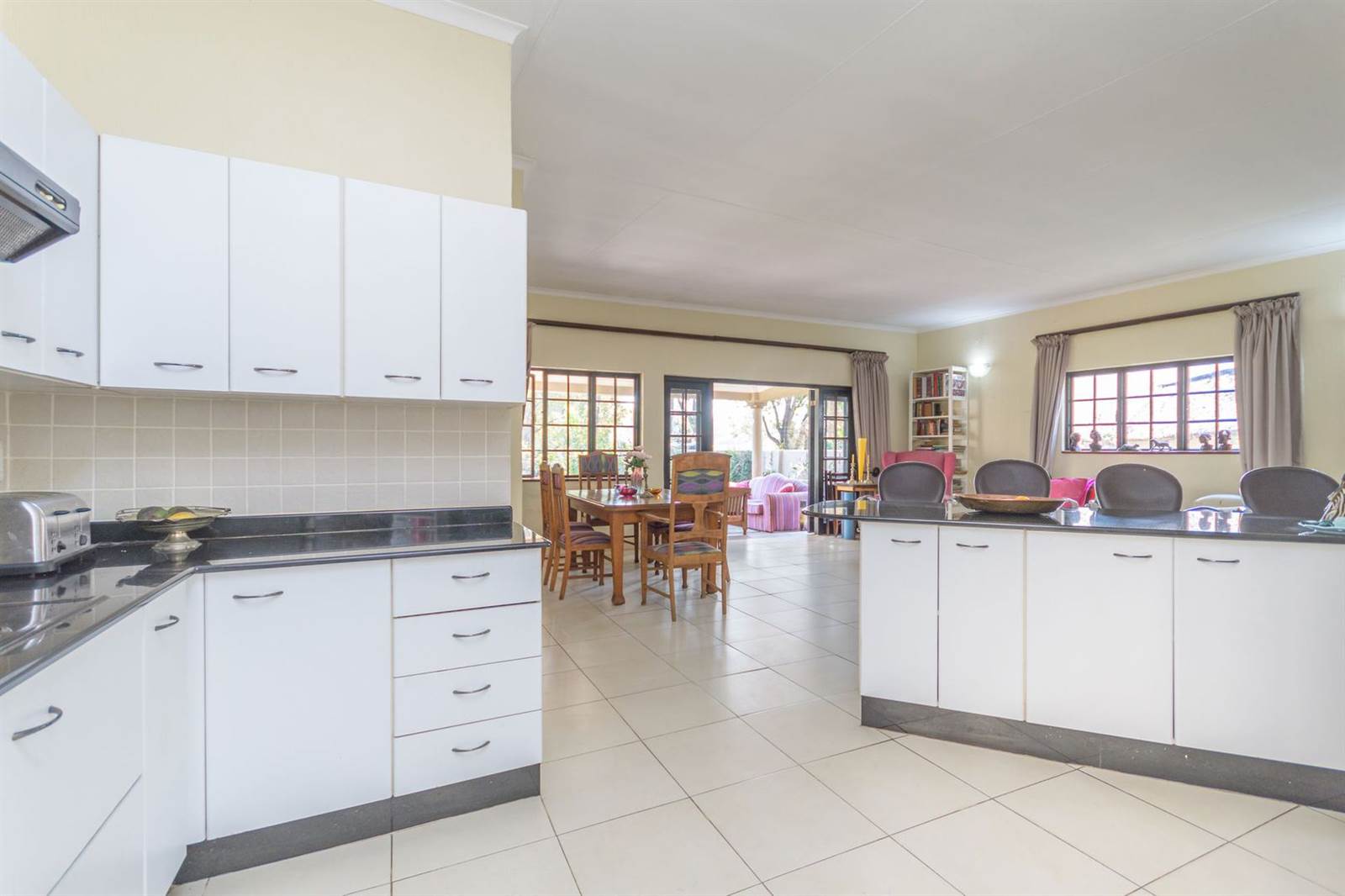 4 Bed House in Lonehill photo number 3