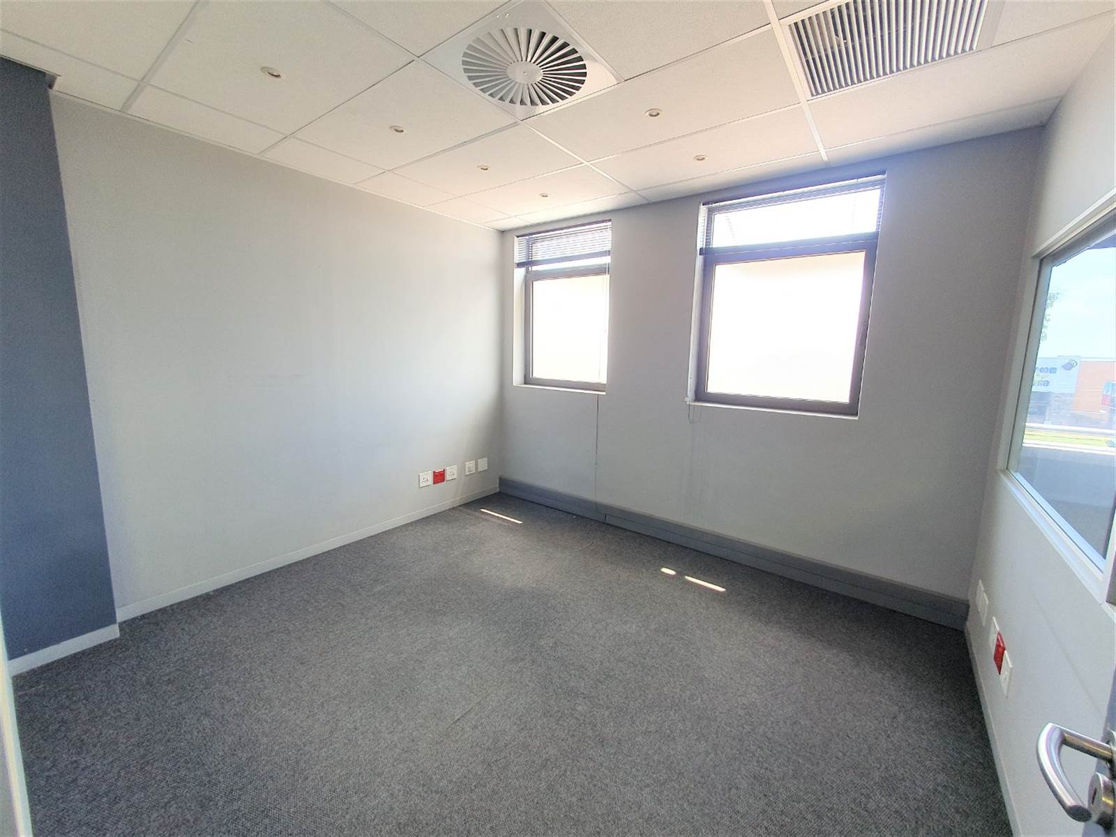 337  m² Office Space in Fourways photo number 12
