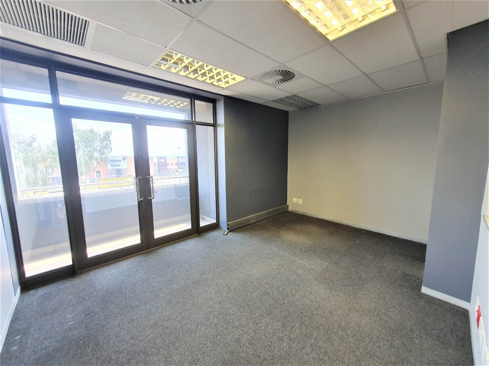 337  m² Office Space in Fourways photo number 13