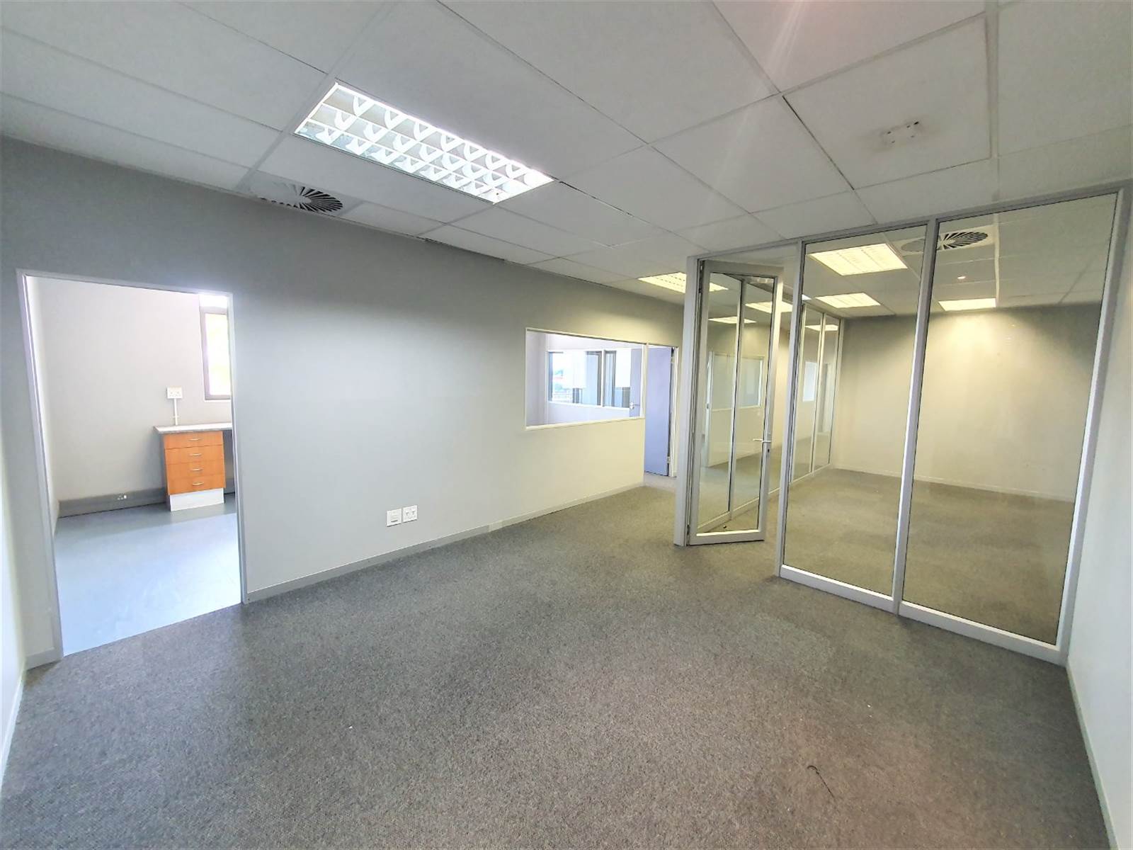 337  m² Office Space in Fourways photo number 9