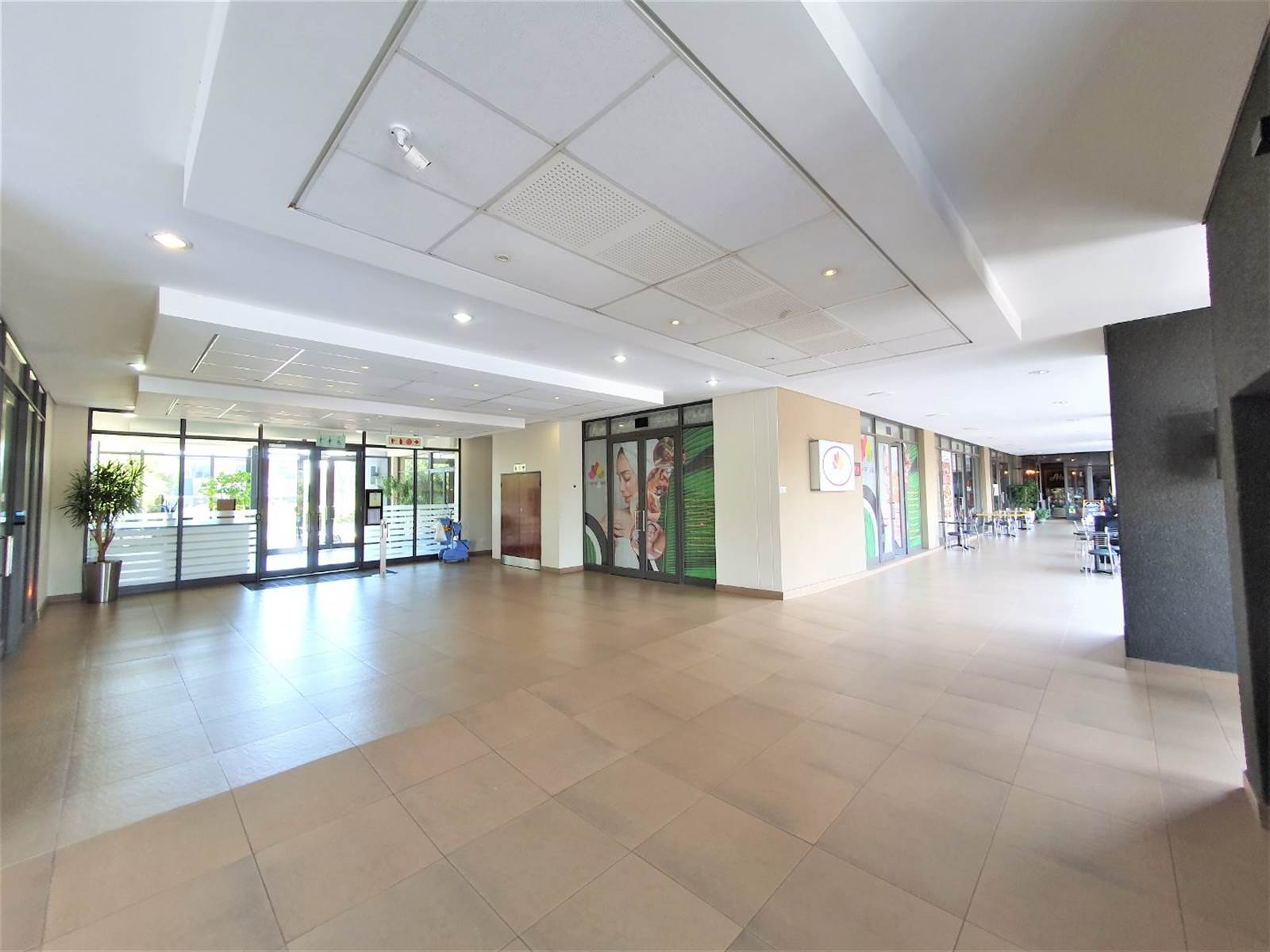 337  m² Office Space in Fourways photo number 2