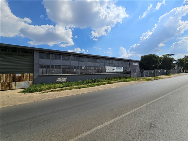 3 000  m² Industrial space