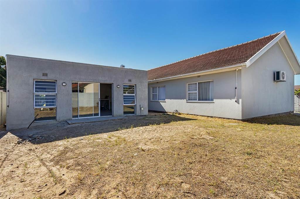 3 Bed House in Durbanville Central photo number 1