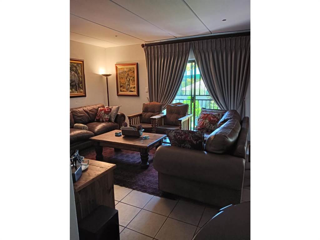 3 Bed Townhouse in Ruimsig Country Estate photo number 1