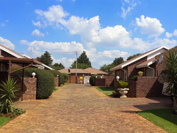 3 Bedroom Townhouse 3 Bedroom Townhouse
