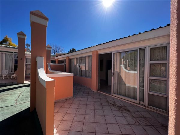 2 Bed Apartment in Rooiberg