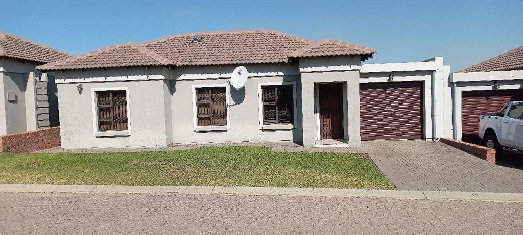 3 Bed Townhouse in Secunda photo number 1
