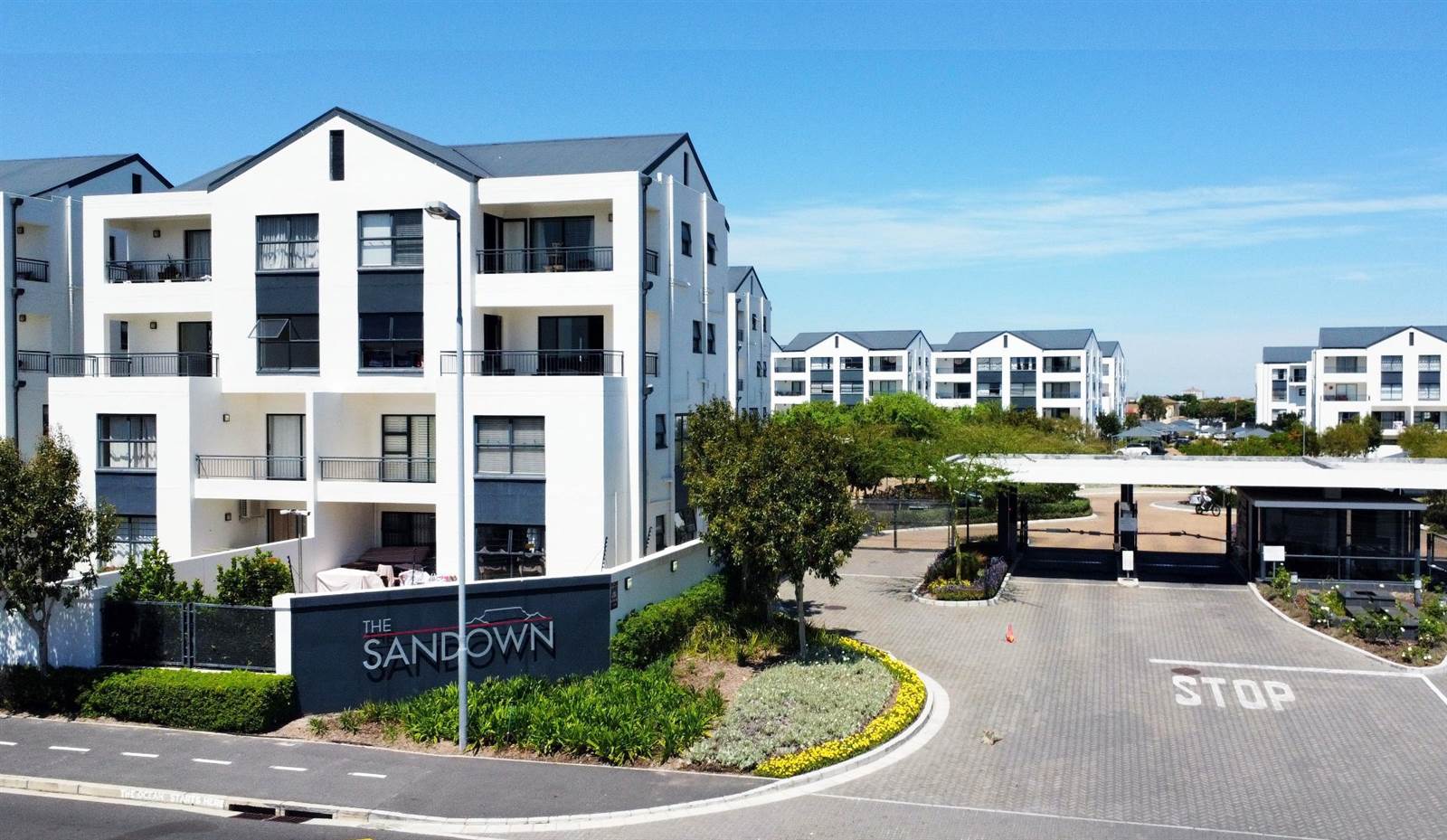 3 Bed Apartment in Sandown photo number 2