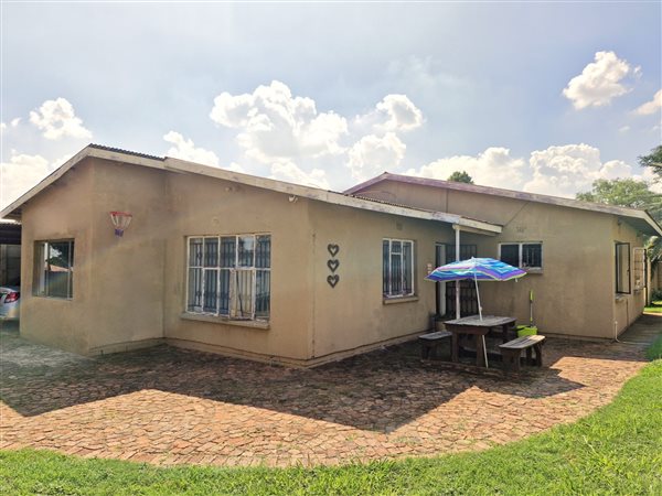 4 Bedroom House 4 Bedroom House