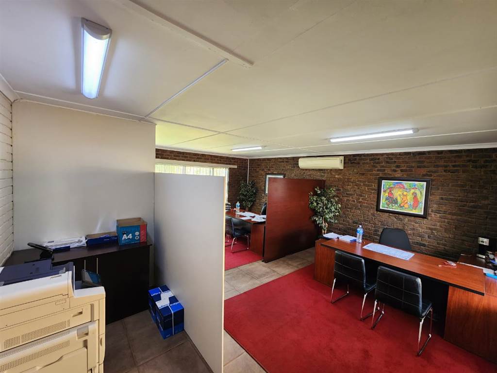 190  m² Office Space in Kimberley Central photo number 12
