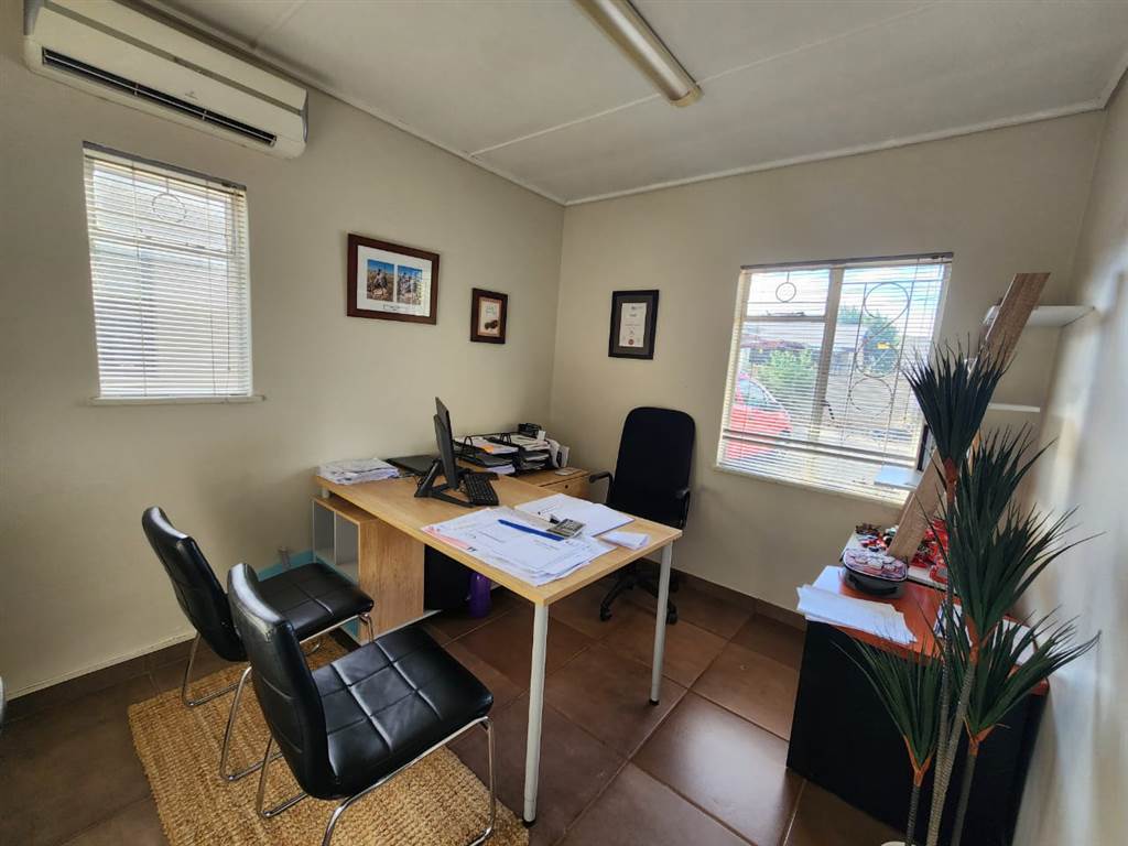 190  m² Office Space in Kimberley Central photo number 16