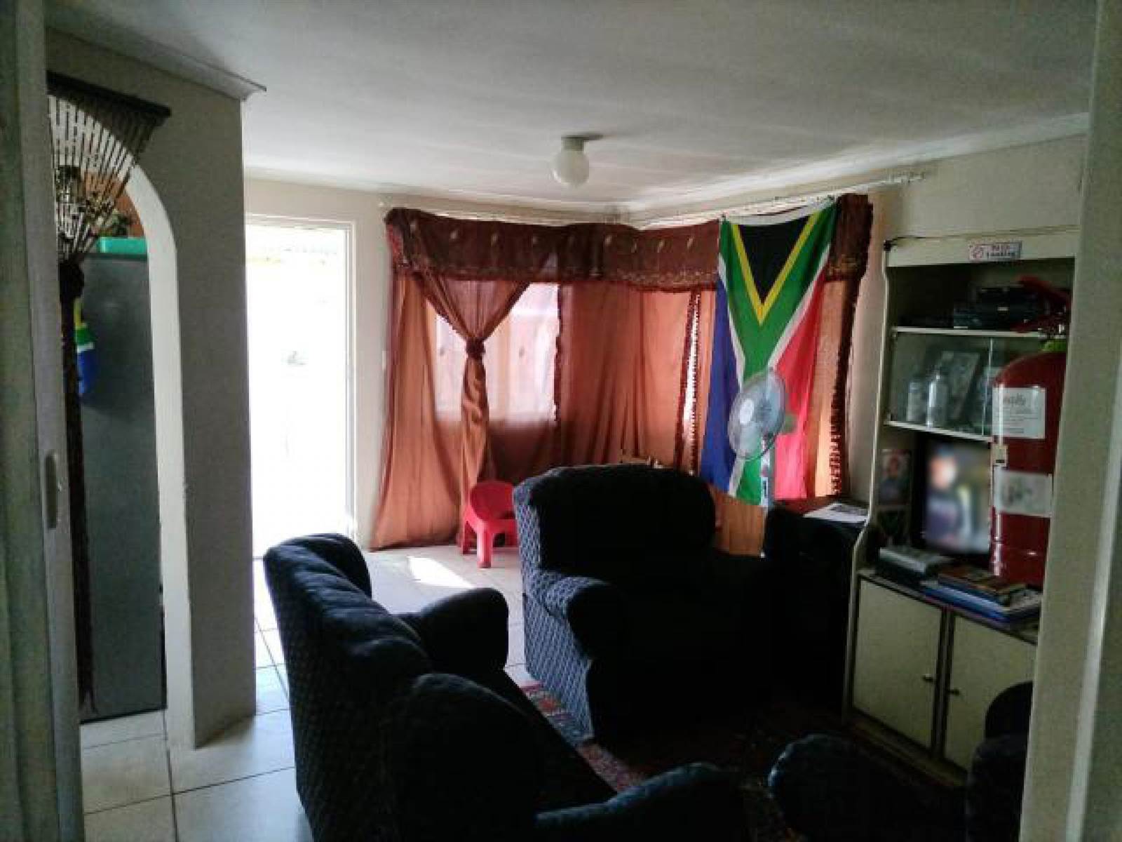 2 Bed House in Khayelitsha photo number 8
