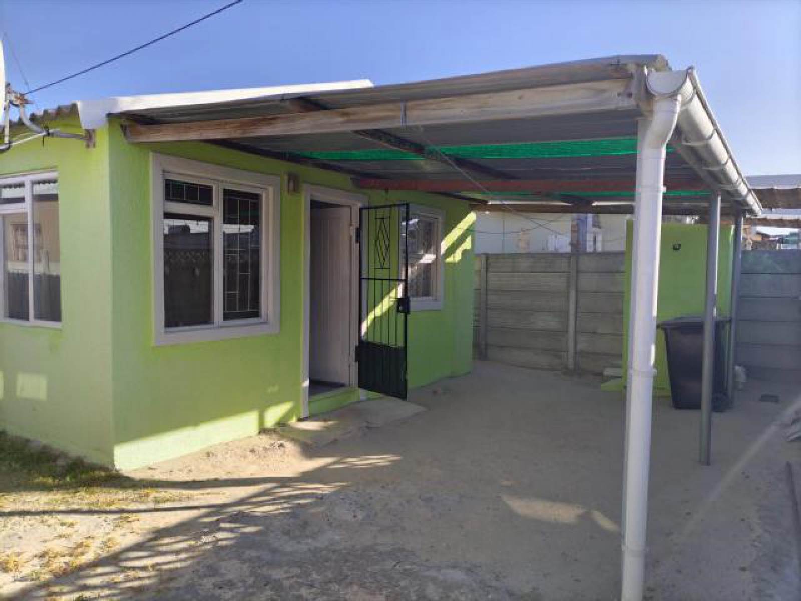 2 Bed House in Khayelitsha photo number 4
